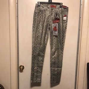NWT Zanadi Women’s denim for life Snake Print Super Stretch Skinny Jeans.